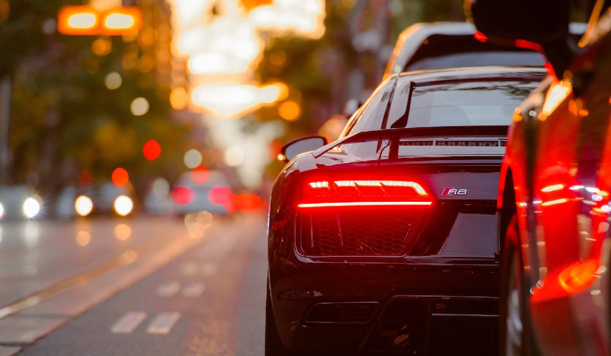Experience Dubai Like a VIP: Rent a Luxury Car During Your Visit